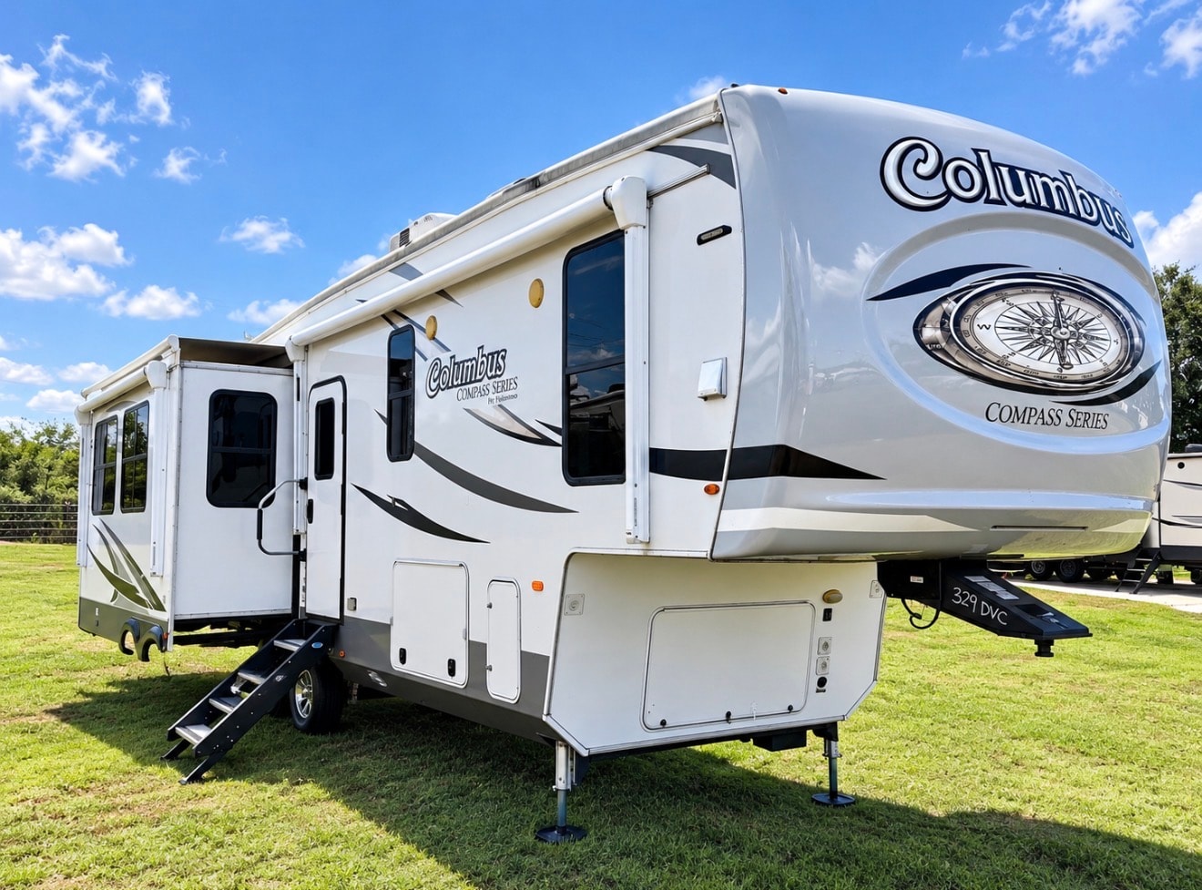 2021 Palomino Columbus M-329DVC fifth wheel